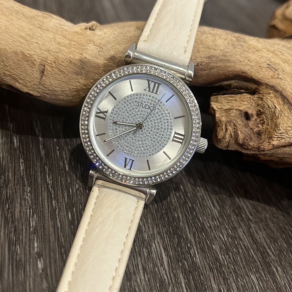 Watch - Picture 2 of 7